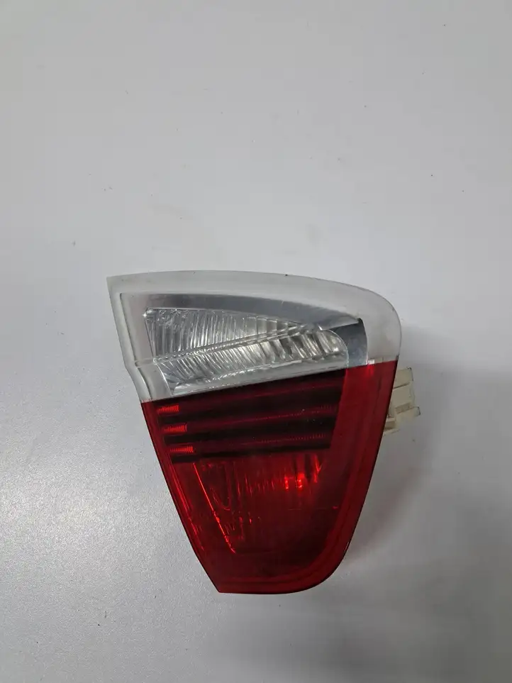 BMW 3 E90 E91 (2005 - 2012) 6937459 Задний фонарь в крышке багажника — фото 1