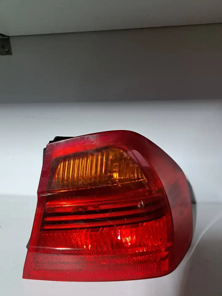 BMW 3 E90 E91 (2005 - 2012) 6937458 Задний фонарь в кузове — фото 1