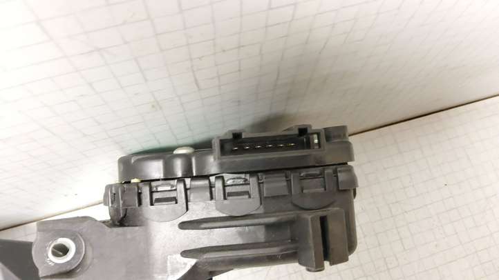 Volkswagen PASSAT B5.5 (2001 - 2005)  8D1721523E Педаль акселератора