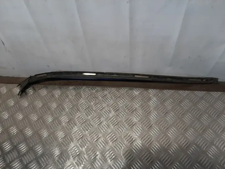 Mercedes-Benz GL X166 (2013 - 2019) A1666901180 Накладка стоек лобового стекла — фото 1