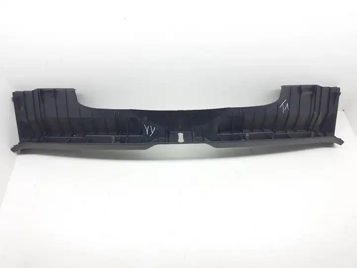 Toyota Verso (2009 - 2012) Отделка порога багажника — фото 2