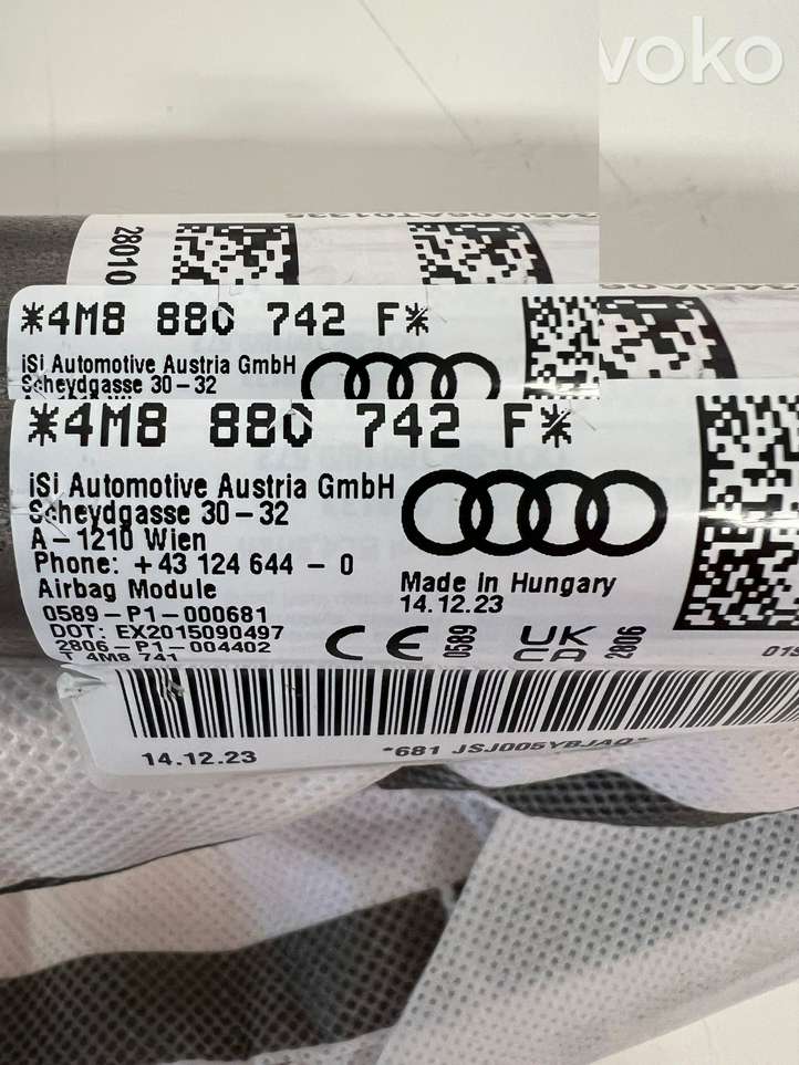 Audi Q8 (2018 - )  4M8880742F Звукоизоляция крыши