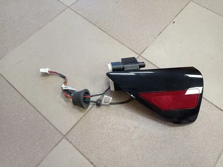 Tesla (2023 - ) 147884400A Крышка зарядного разъема — фото 1