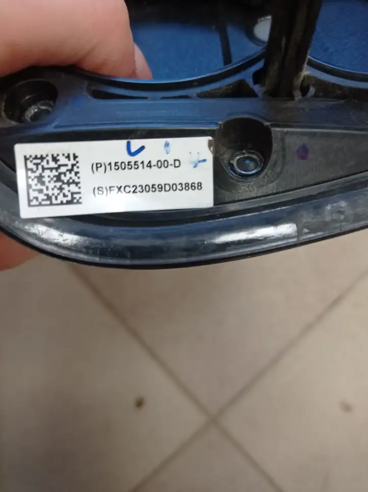 Tesla (2023 - ) 147884400A Крышка зарядного разъема — фото 4