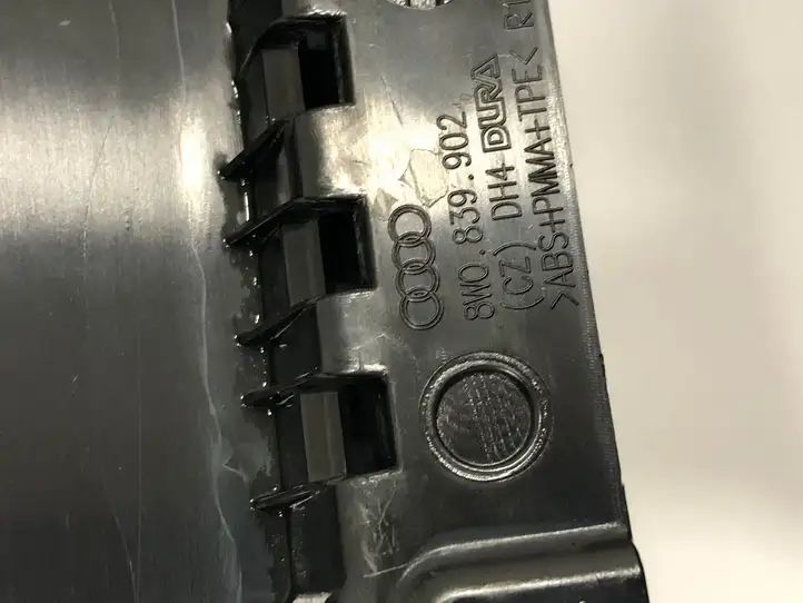 Audi Q7 4L (2009 - 2015) 8W0839902 Накладка стекла задней двери — фото 3