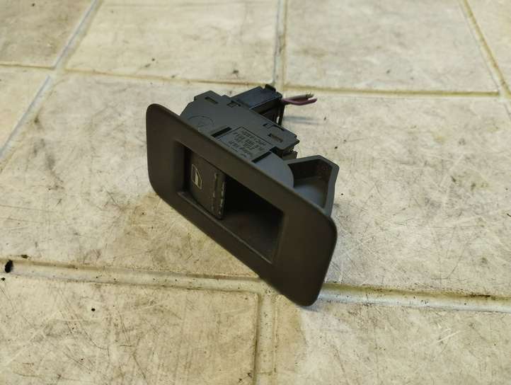 Volkswagen Touareg I (2002 - 2010)  7L6959851A Кнопка стеклоподъемников
