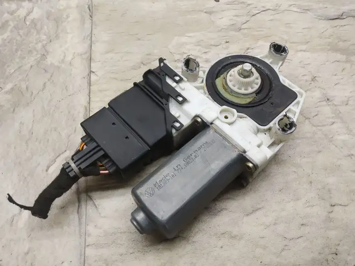 Volkswagen Bora (1998 - 2005) 9776101439202 Стеклоподъемник задней двери — фото 3