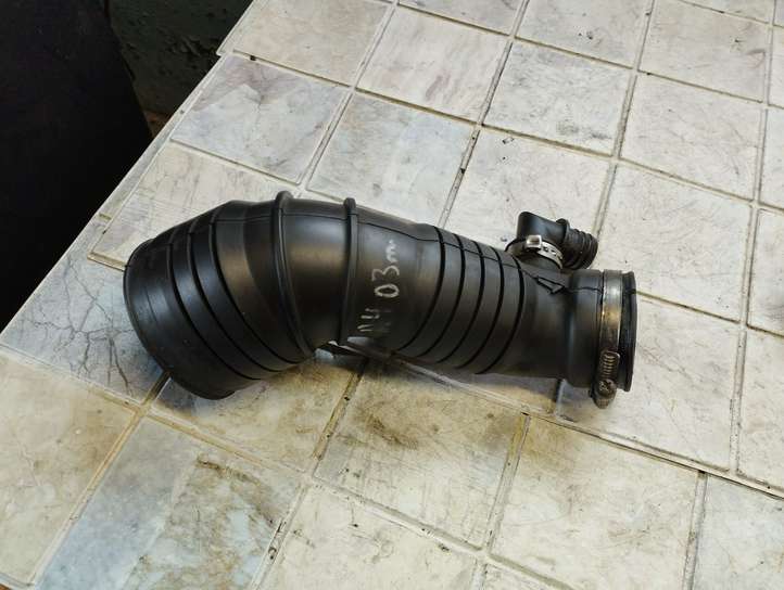 Audi A4 (2000 - 2006)  4B0129627A Деталь (детали) канала забора воздуха