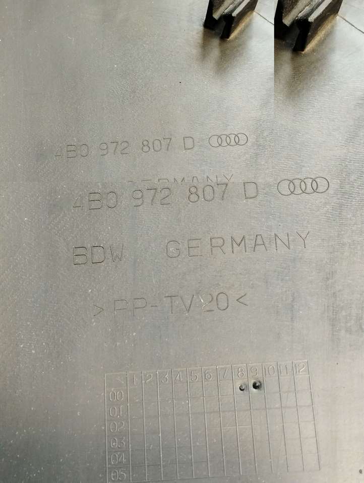 Audi A6 (1997 - 2001)  4B0972807D Другая деталь отсека двигателя