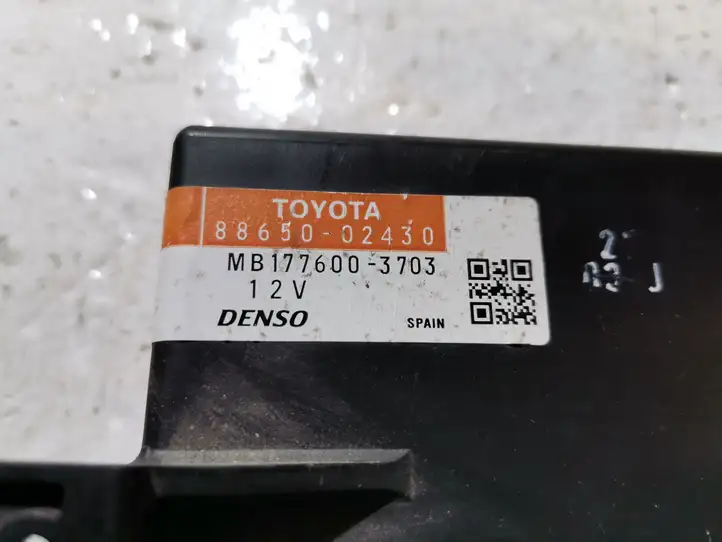 Toyota Auris 150 (2006 - 2012) 8865002430 Прочие блоки управления — фото 2