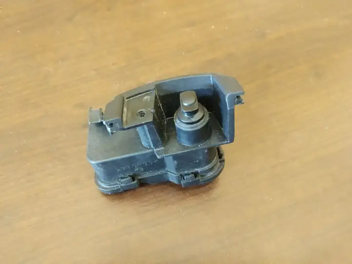 Volkswagen Sharan (2010 - 2015) 7N0810773D Замок крышки топливного бака — фото 1