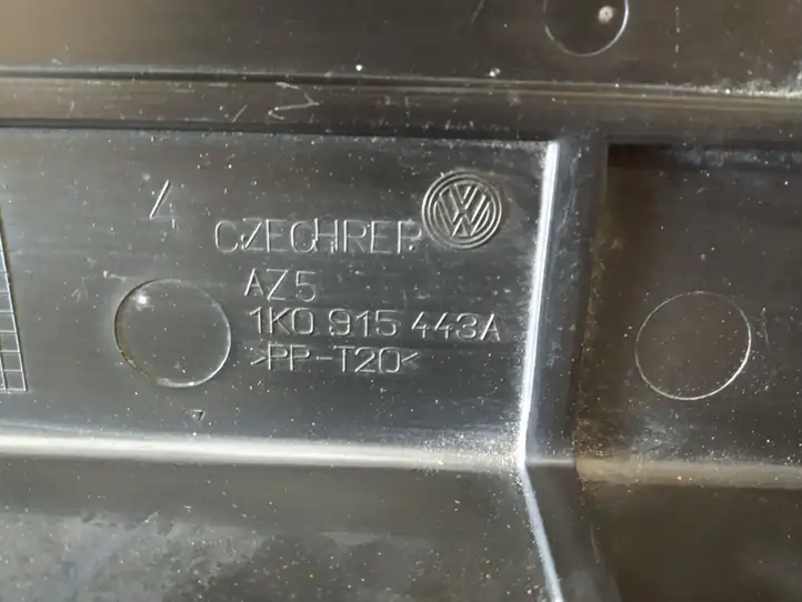 Volkswagen Golf V (2003 - 2009) 1K0915443A Крышка ящика аккумулятора — фото 3