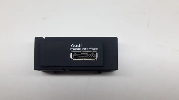 Audi A3/S3 8V (2012 - 2016) 8V0035736 USB модуль — фото 1
