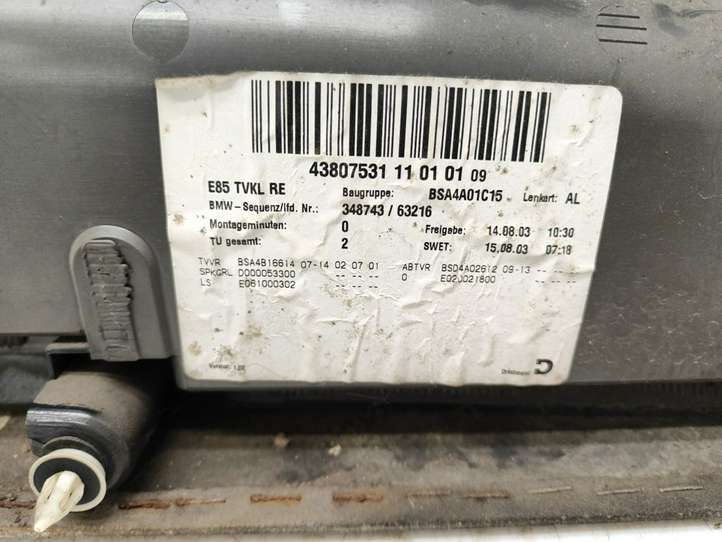 BMW Z4 E85 E86 (2002 - 2008)  348743 Обшивка передней двери