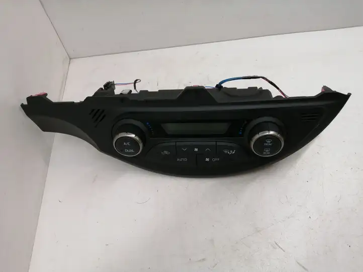 Toyota Yaris (2014 - 2019) 75F206 Блок управления климат-контролем — фото 1