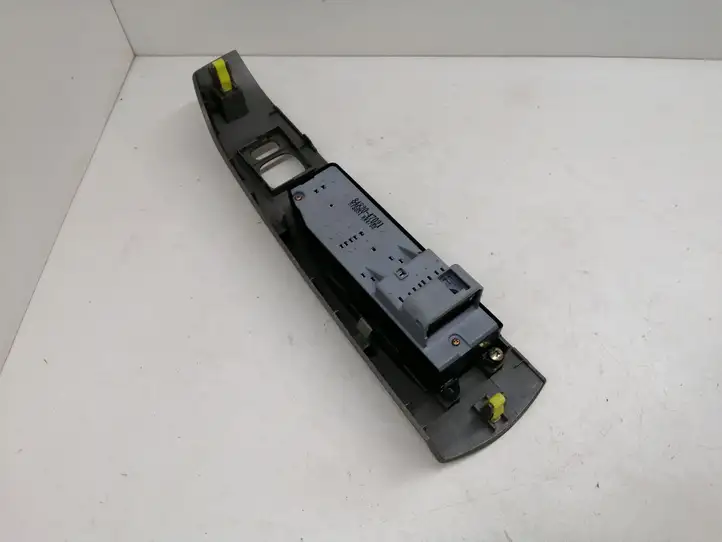 Toyota Prius (XW20) (2003 - 2009) 8482047021 Блок кнопок стеклоподъемников — фото 2