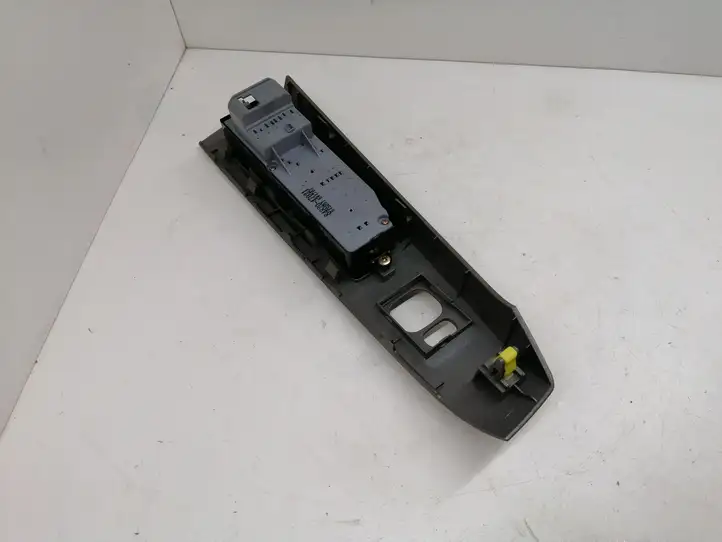 Toyota Prius (XW20) (2003 - 2009) 8482047021 Блок кнопок стеклоподъемников — фото 6
