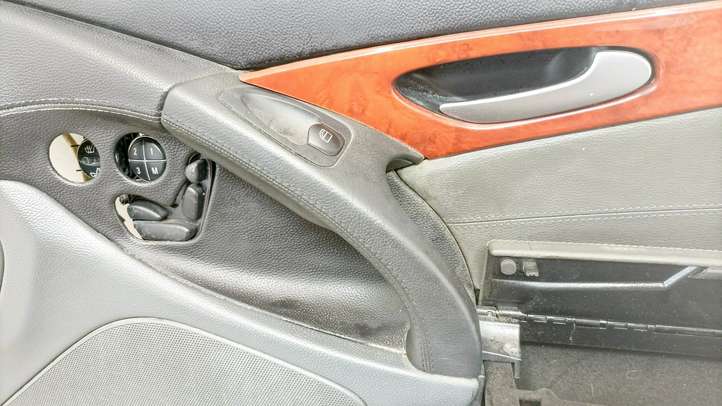 Mercedes-Benz SL R230 (2001 - 2012)  A2307202670 Обшивка передней двери