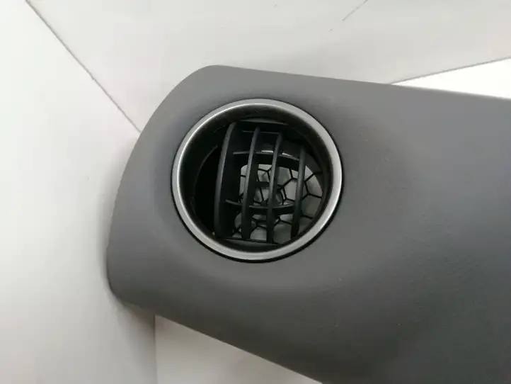 Toyota Yaris (2014 - 2019) 554700D090 Отделка внутренней панели салона — фото 3