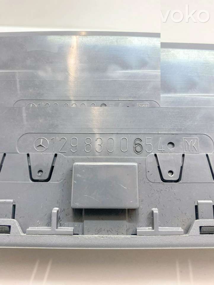 Mercedes-Benz SL R129 (1989 - 2002)  1298300654 Воздушная решётка окна