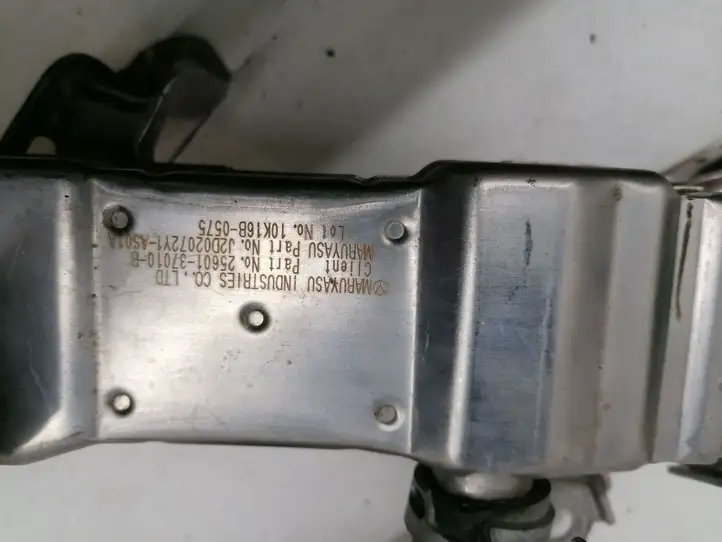 Toyota Prius (XW30) (2009 - 2015) 2560137010B Охладитель клапана EGR — фото 4