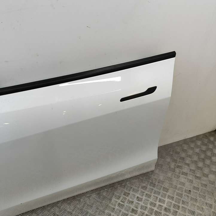 Tesla Model Y (2019 - 2024)  149353700D Дверь
