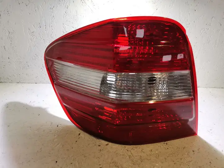 Mercedes-Benz ML W164 (2005 - 2011) A1648201964 Задний фонарь в кузове — фото 1