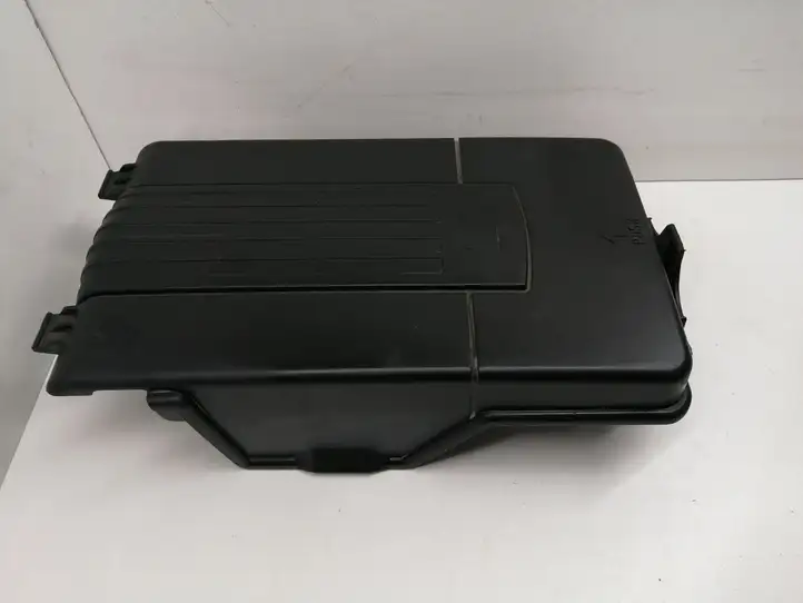 Volkswagen PASSAT B7 (2011 - 2014) 3C0915443A Крышка ящика аккумулятора — фото 3