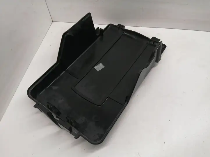 Volkswagen PASSAT B7 (2011 - 2014) 3C0915443A Крышка ящика аккумулятора — фото 4
