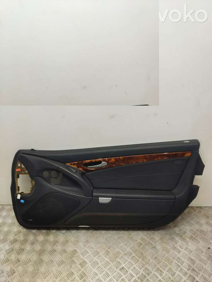Mercedes-Benz SL R230 (2001 - 2012)  A2307600261 Обшивка передней двери