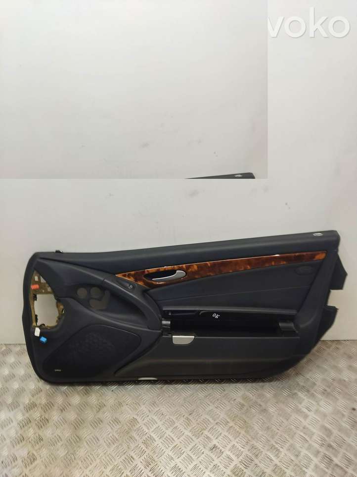 Mercedes-Benz SL R230 (2001 - 2012)  A2307600261 Обшивка передней двери