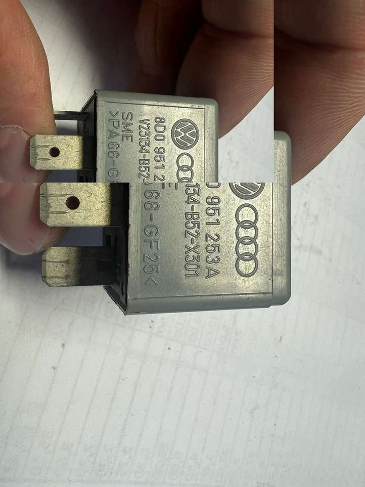 Audi A4 (2000 - 2006)  8D0951253A Другое реле