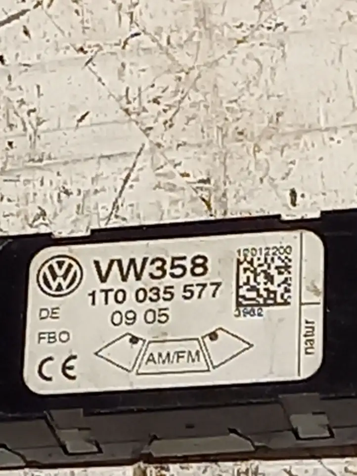 Volkswagen Touran I (2003 - 2010) 1T0035577 Усилитель антенны — фото 3