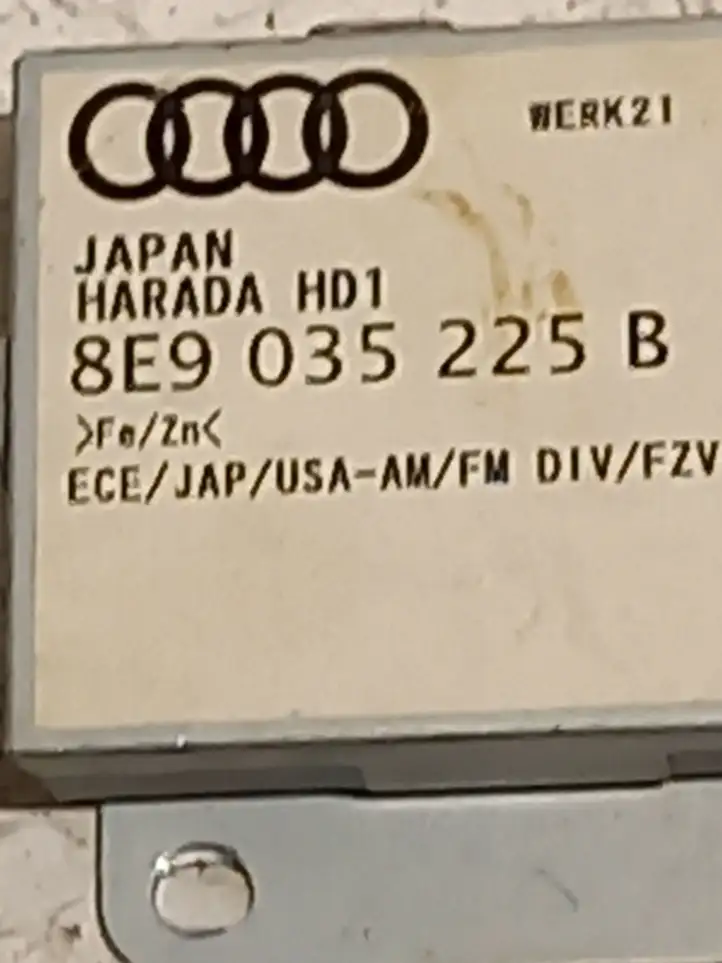 Audi A4 S4 B6 8E 8H (2000 - 2006) 8E9035225B Усилитель антенны — фото 3