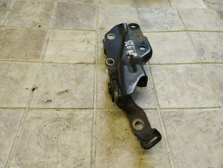 Subaru Outback (2007 - 2009)   Петля (петли) капота