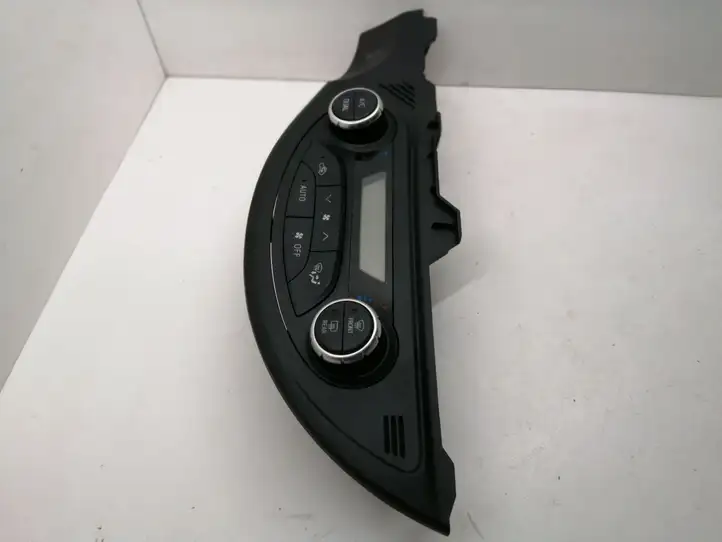 Toyota Yaris (2014 - 2019) 75F206 Блок управления климат-контролем — фото 4