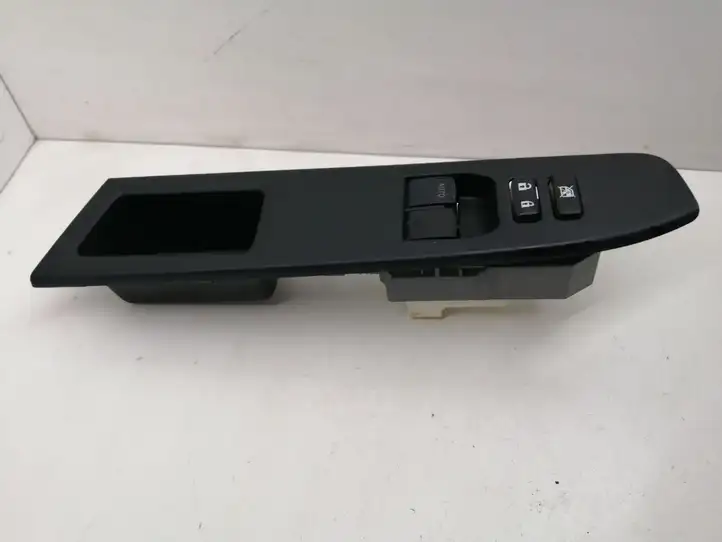 Toyota Yaris (2014 - 2019) 742320D680 Блок кнопок стеклоподъемников — фото 4
