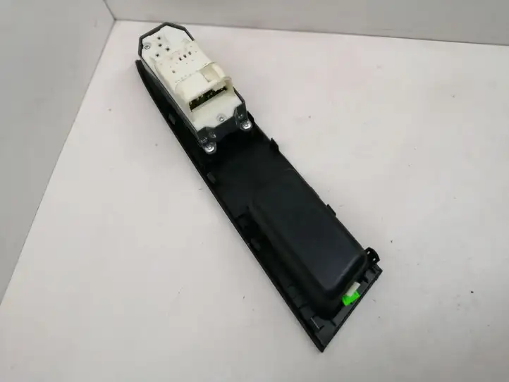 Toyota Yaris (2014 - 2019) 742320D680 Блок кнопок стеклоподъемников — фото 6