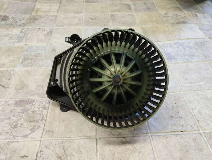 Volkswagen PASSAT B5.5 (2001 - 2005)  740221233F Вентилятор печки