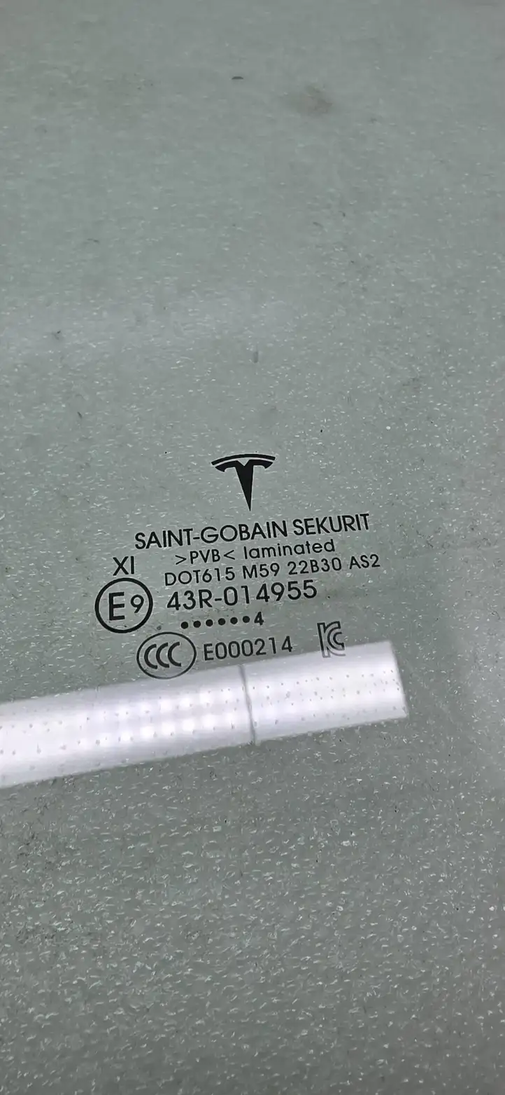 Tesla Model 3 (2017 - 2023) 43R014955 Стекло передней двери — фото 3