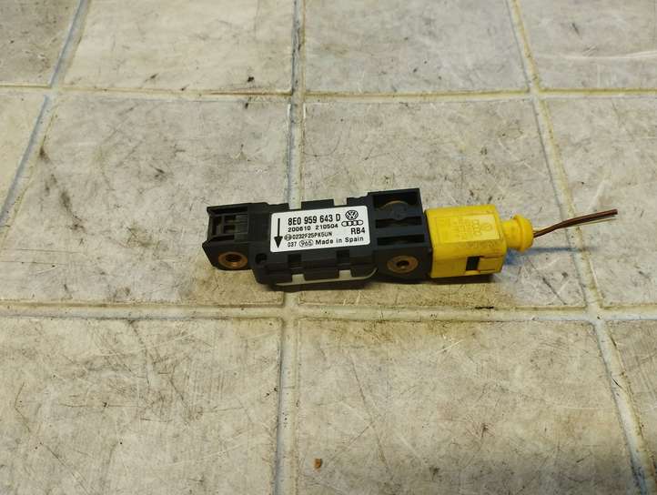 Audi A4 (2000 - 2006)  8E0959643D Датчик удара надувных подушек
