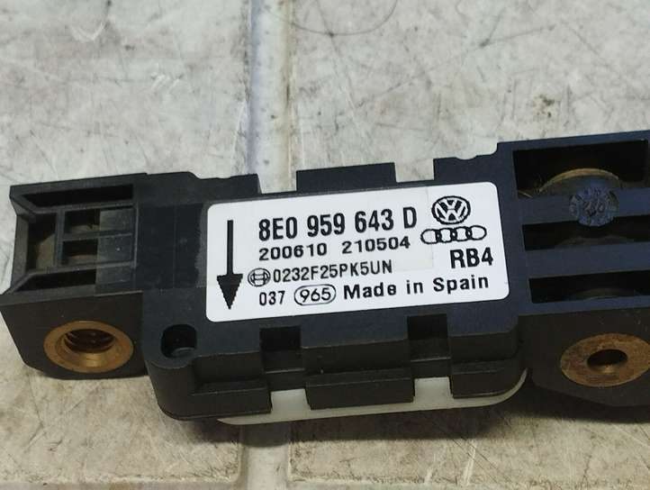 Audi A4 (2000 - 2006)  8E0959643D Датчик удара надувных подушек