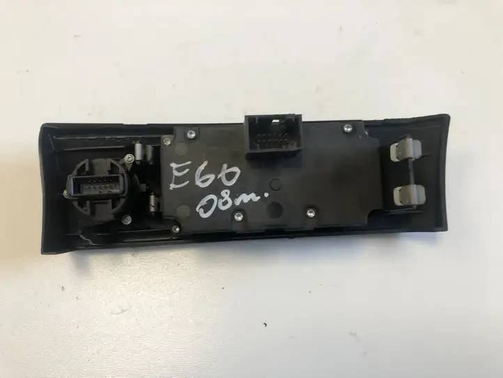 BMW 5 E60 E61 (2004 - 2010) 6988555 Включатель фонарей — фото 2