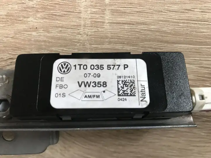 Volkswagen Cross Polo (2009 - 2018) 1T0035577P Усилитель антенны — фото 1