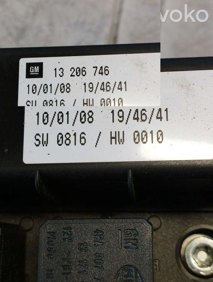 Opel Astra (2004 - 2009)  13206746 Блок предохранителей