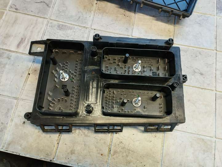 Opel Astra (2004 - 2009)  13206746 Блок предохранителей