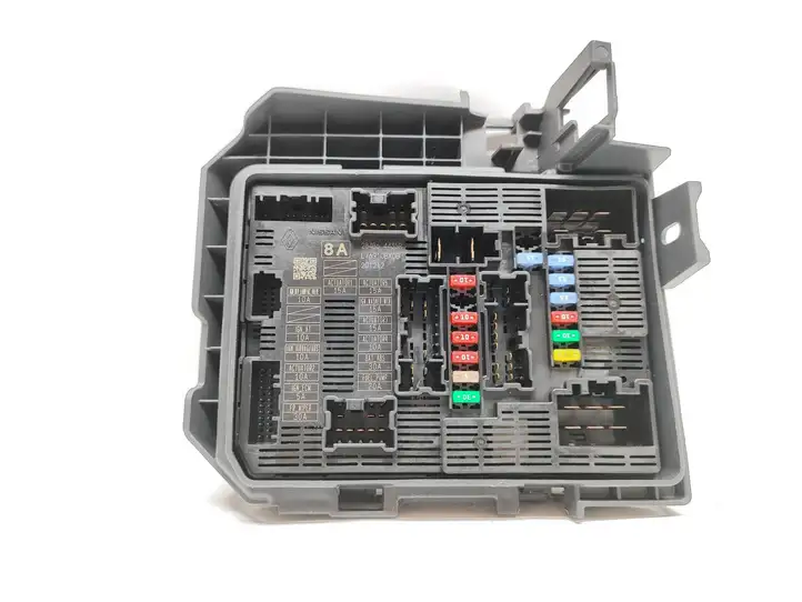 Dacia Sandero III (2016 - ) 284C02176R Блок предохранителей (комплект) — фото 1