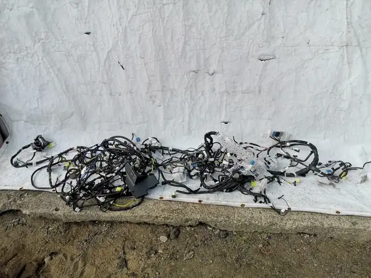 Toyota Camry (2017 - 2020)  821610XT90 Другой проводник