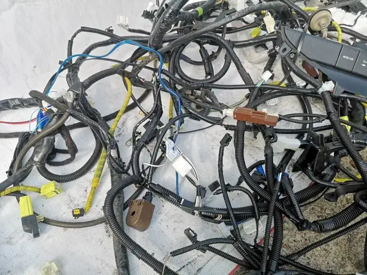 Toyota Camry (2017 - 2020)  821610XT90 Другой проводник