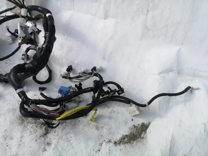 Toyota Camry (2017 - 2020)  821610XT90 Другой проводник